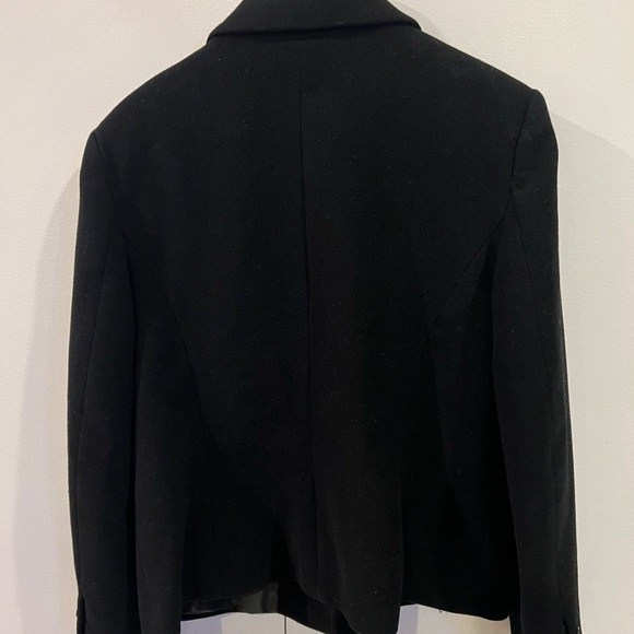 Nordstrom 100% Wool Blazer with 2 Front Pockets and one inside, size Medium. EUC - Picture 6 of 9
